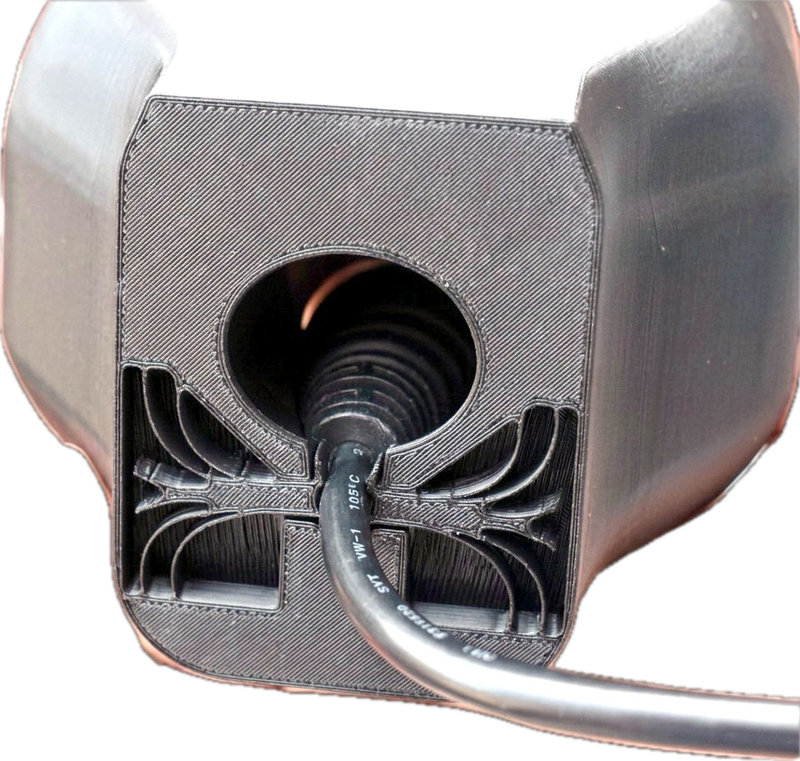 kabel vastgeklikt in de clip